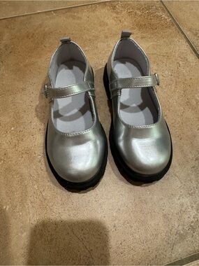 Girls Silver Mary Jane Kids Shoes with Strap